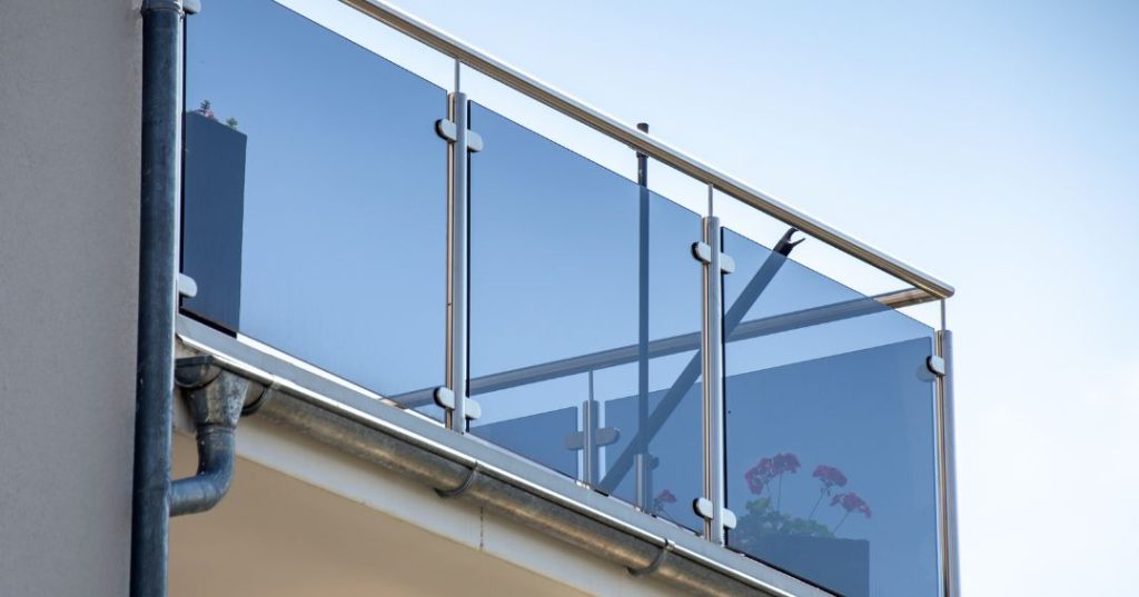 Guarda-corpo de vidro em Itaquaquecetuba